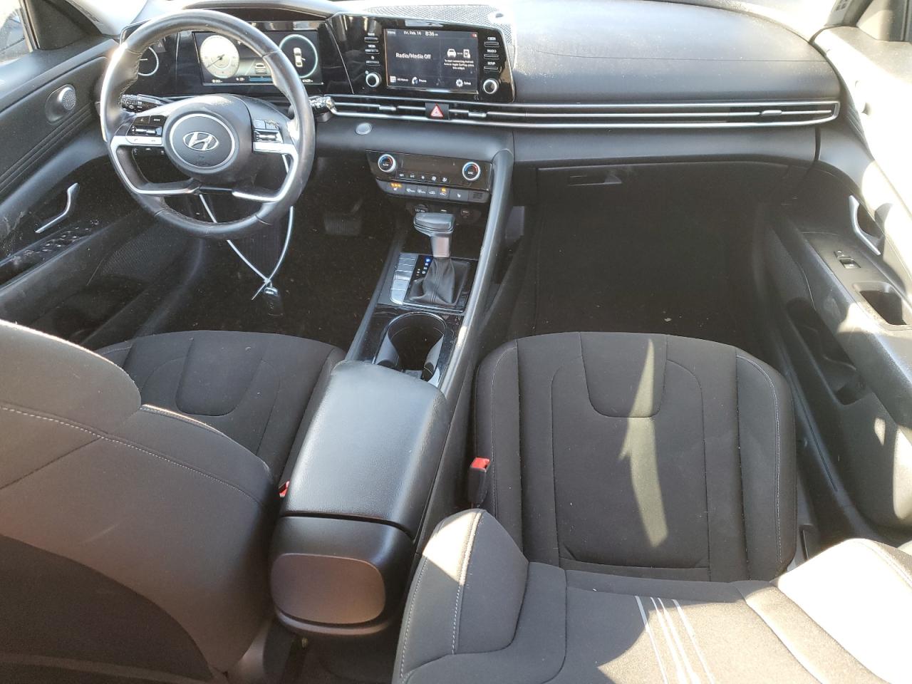 2021 Hyundai Elantra - Image 8