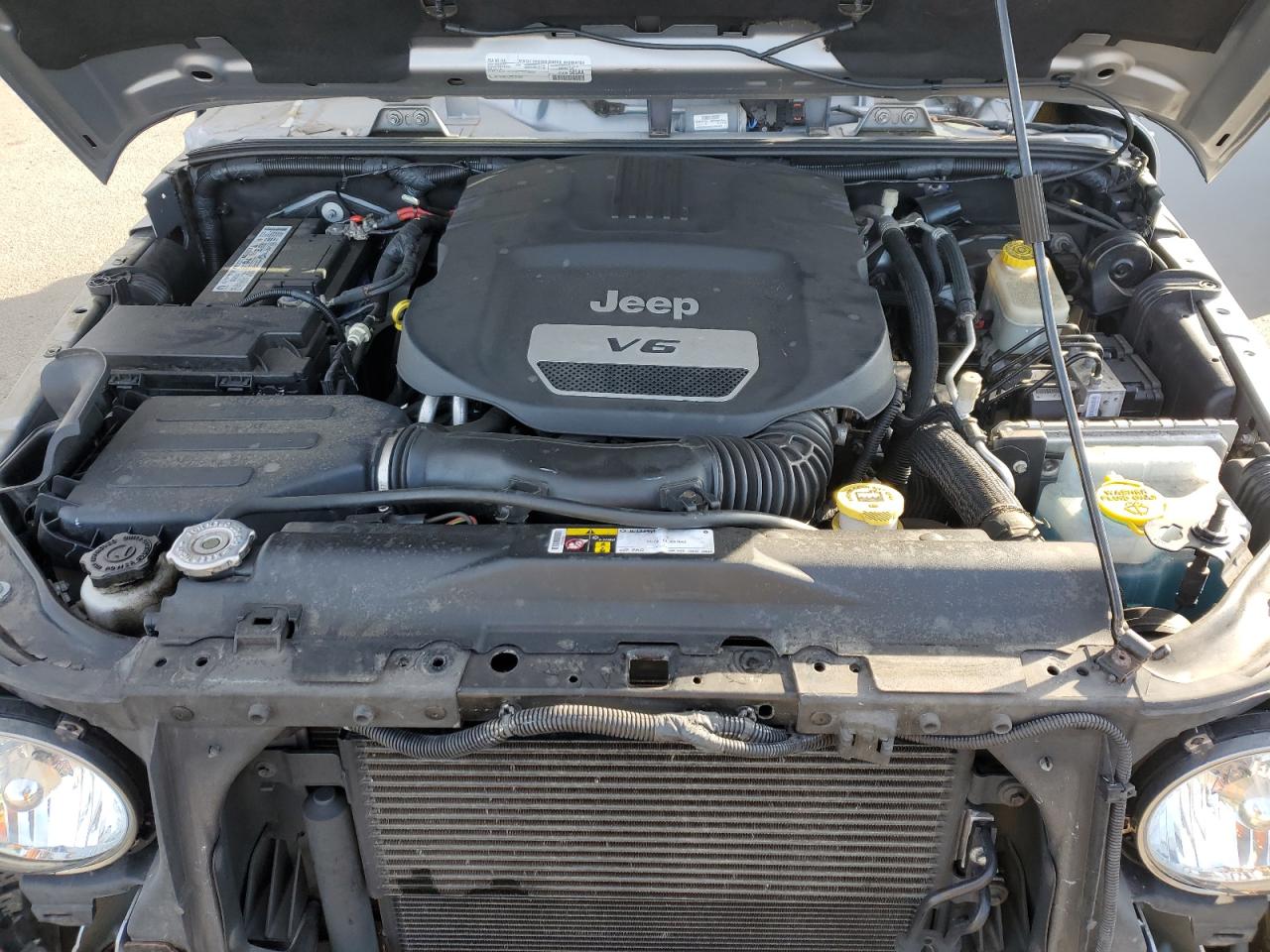 2016 Jeep Wrangler - Image 12