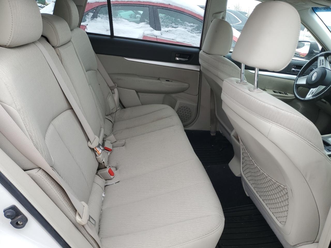 2010 Subaru Outback - Image 11
