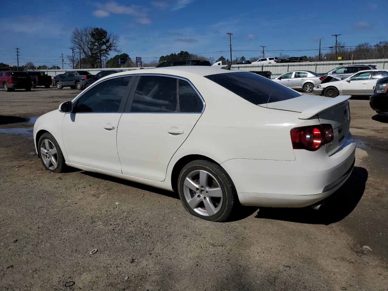 2008 Volkswagen Jetta - Image 2