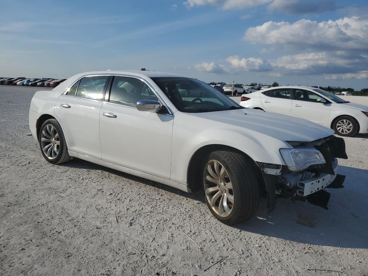 2019 Chrysler 300 - Image 4