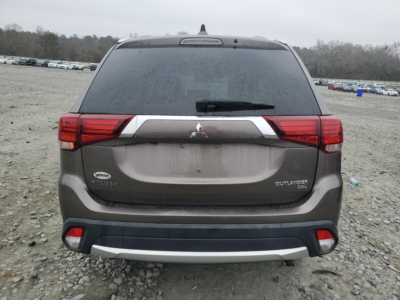 2017 Mitsubishi Outlander - Image 6