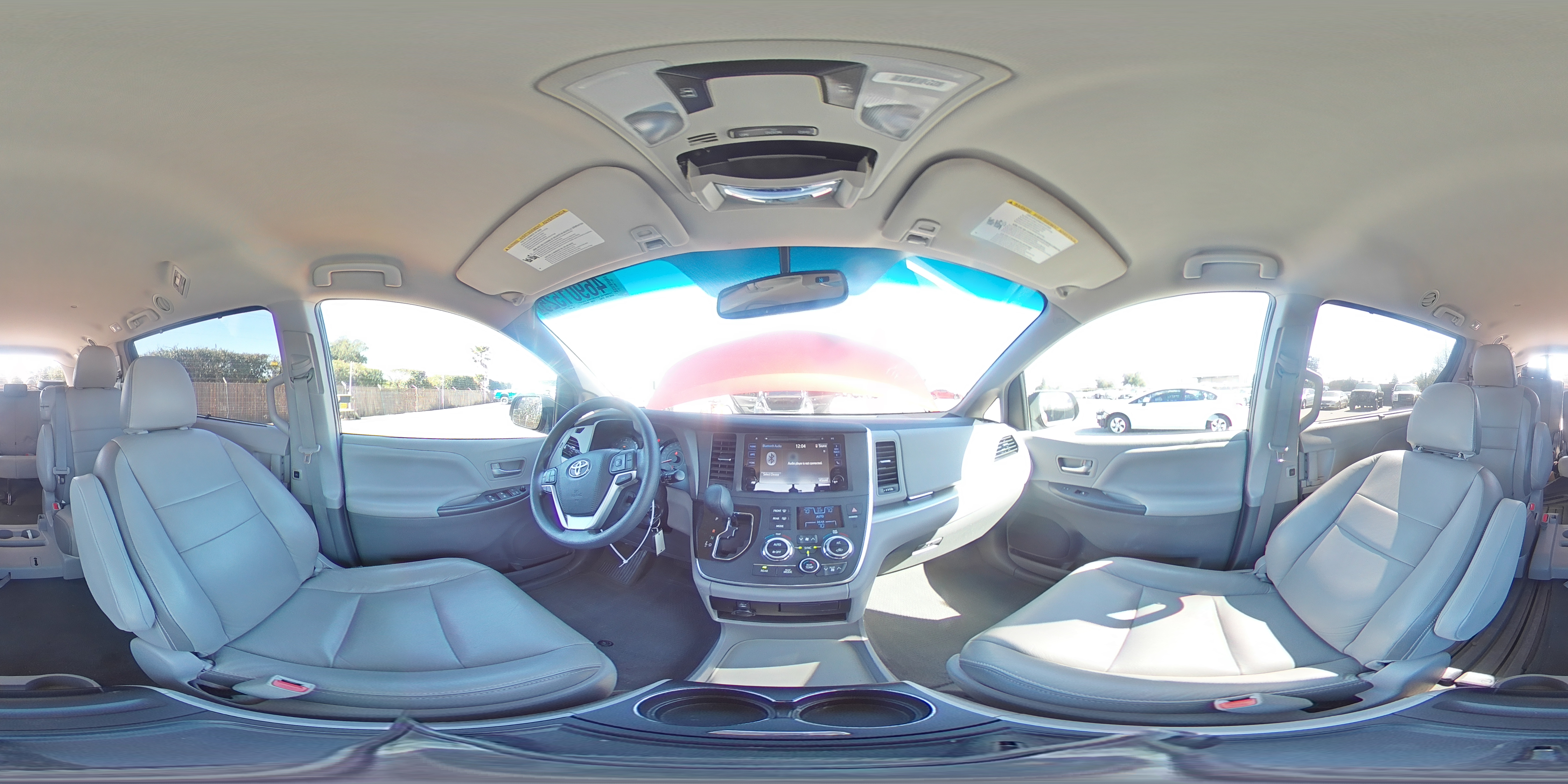 2017 Toyota Sienna - Image 13