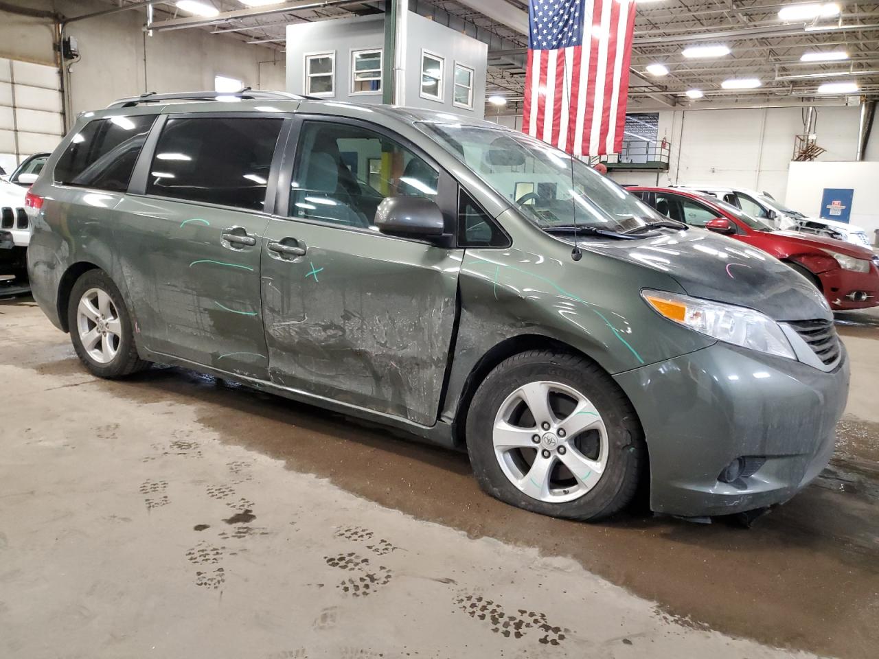 2013 Toyota Sienna - Image 4