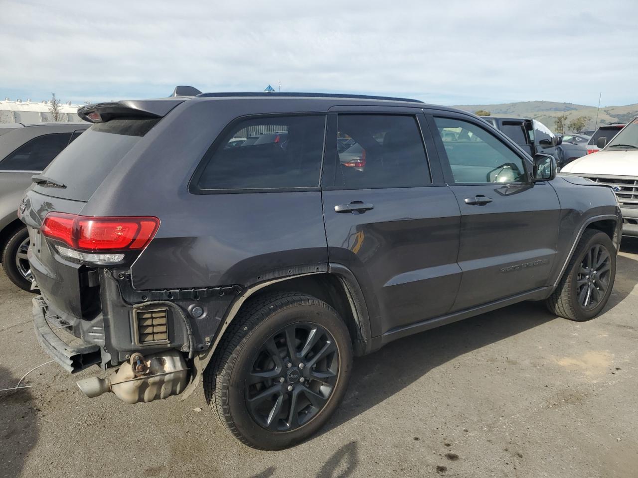 2018 Jeep Grand Cherokee - Image 3