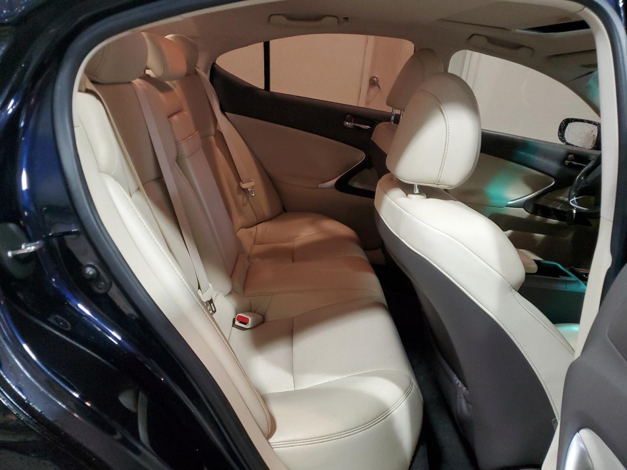 2010 Lexus IS - Image 10