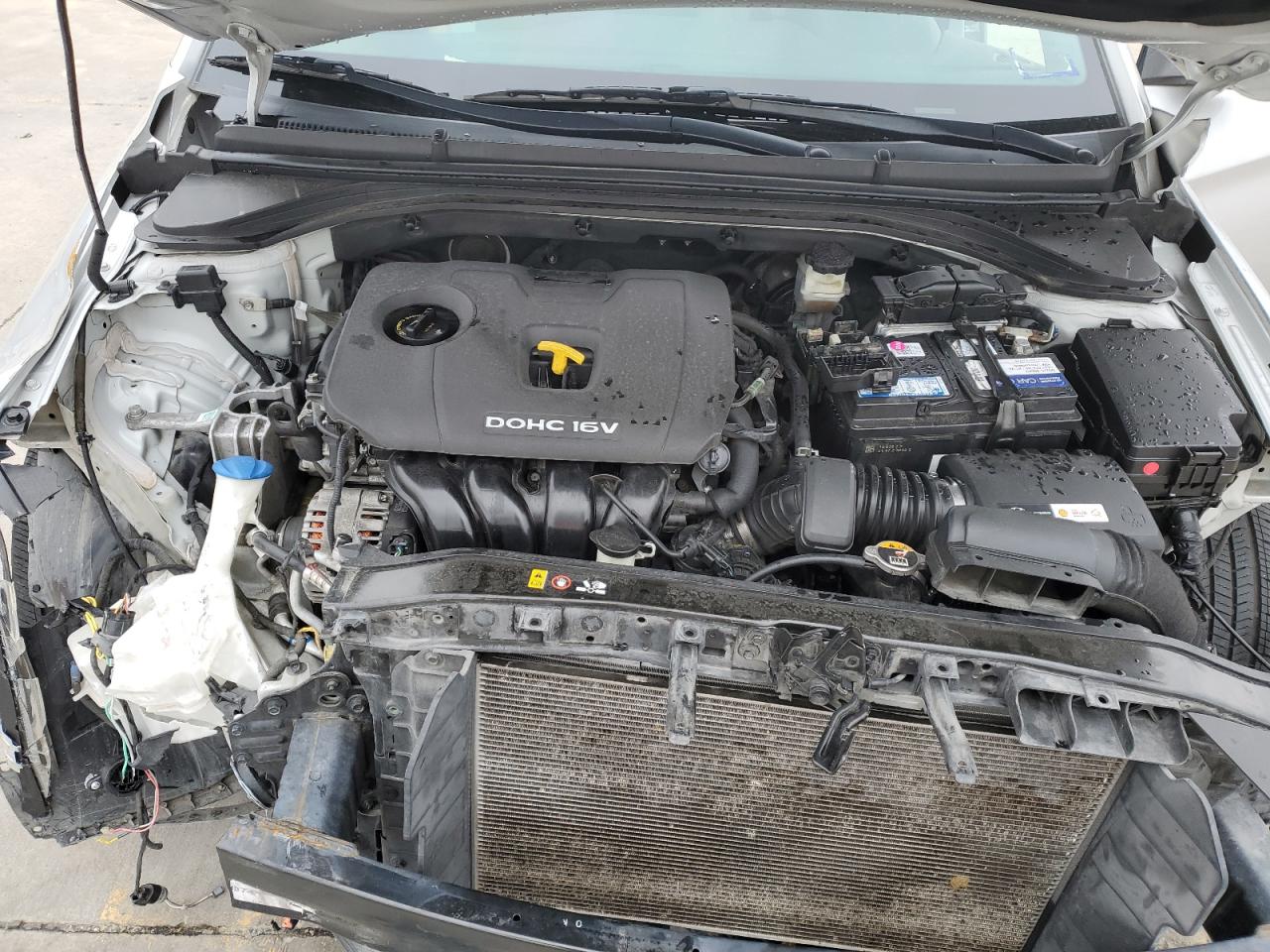 2017 Hyundai Elantra - Image 11