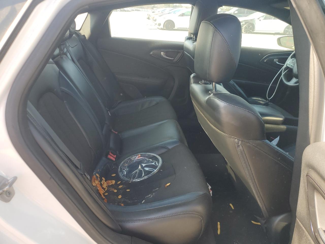 2015 Chrysler 200 - Image 10