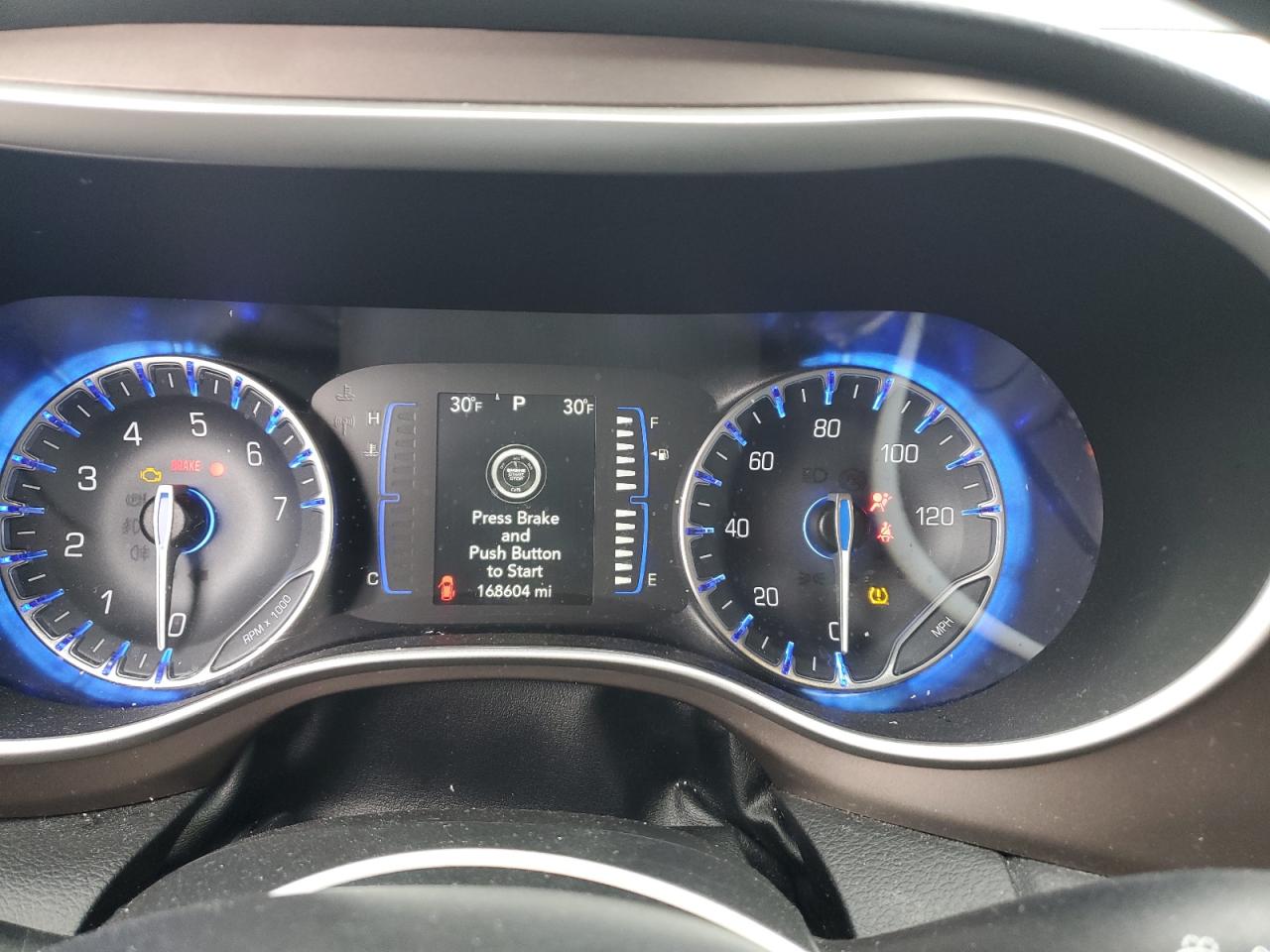 2020 Chrysler Voyager - Image 9