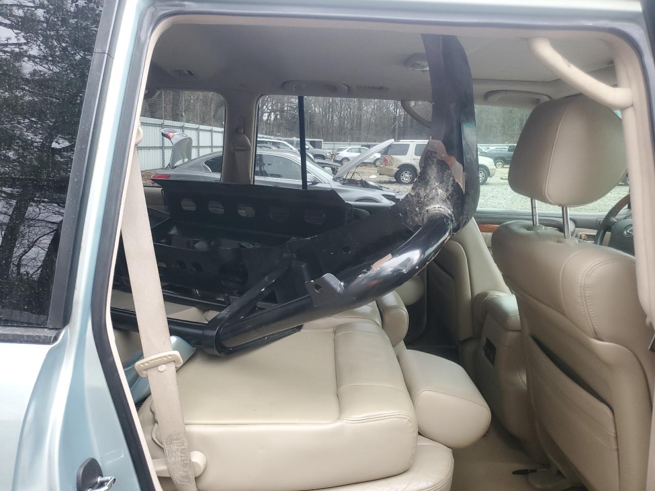 2004 Lexus LX - Image 11