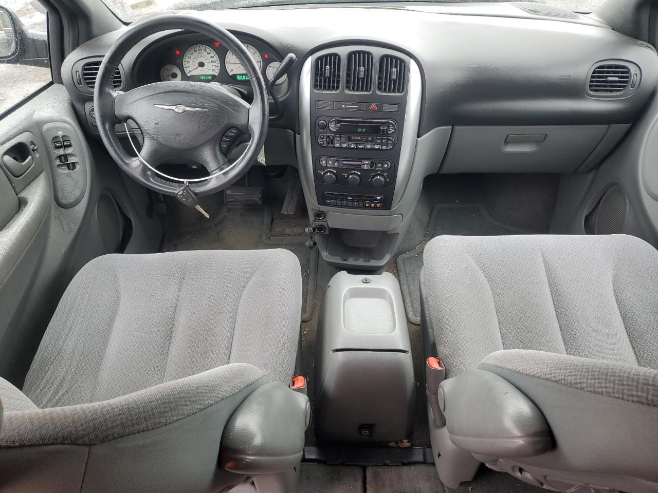 2005 Chrysler Town & Country - Image 8