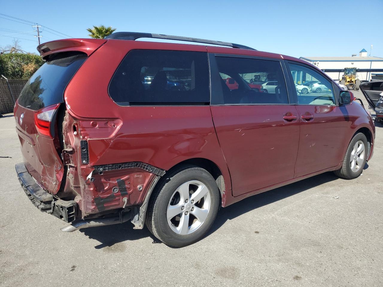 2017 Toyota Sienna - Image 3