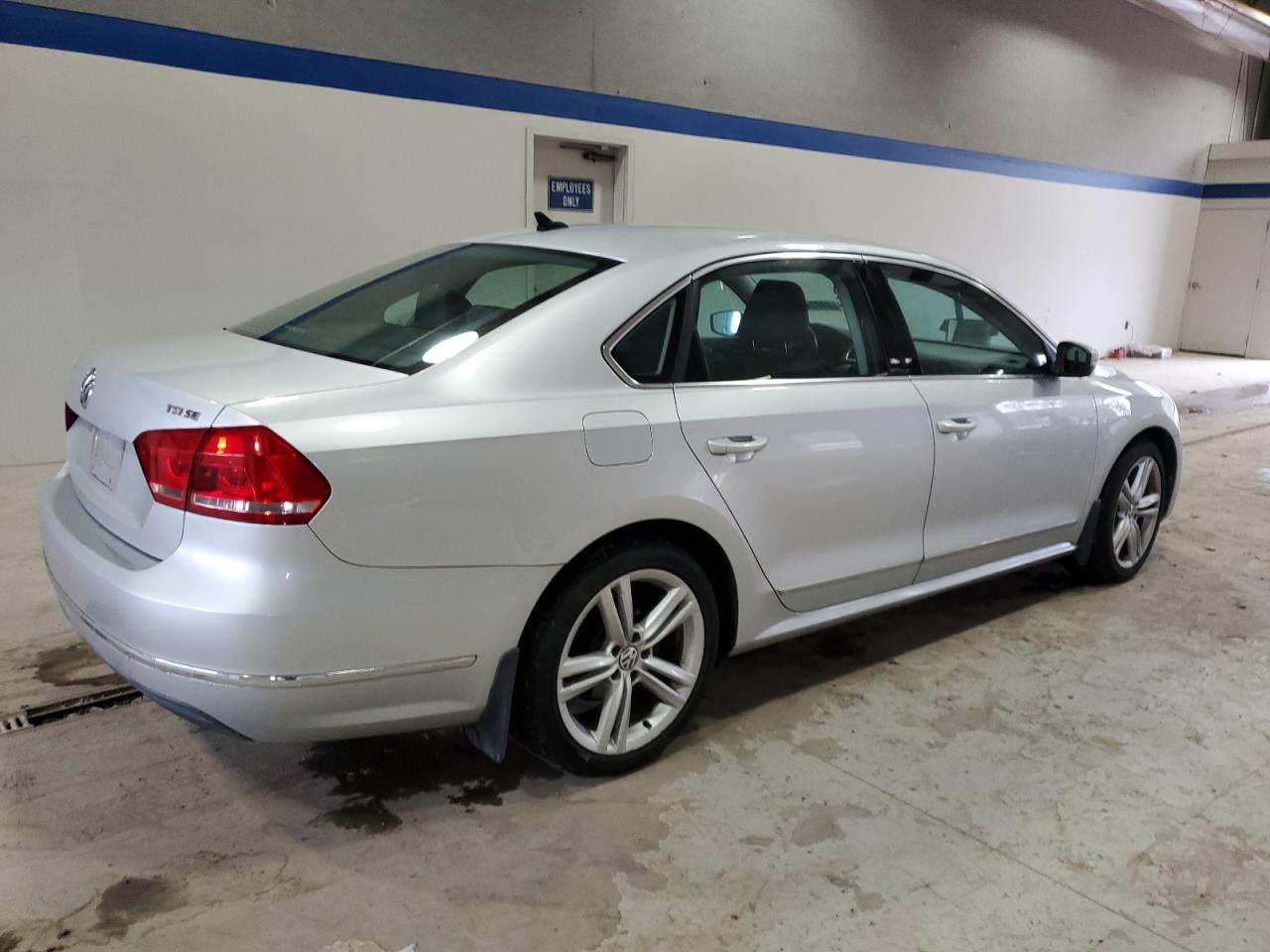 2015 Volkswagen Passat - Image 3