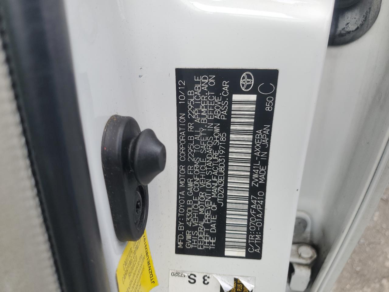 2013 Toyota Prius - Image 12