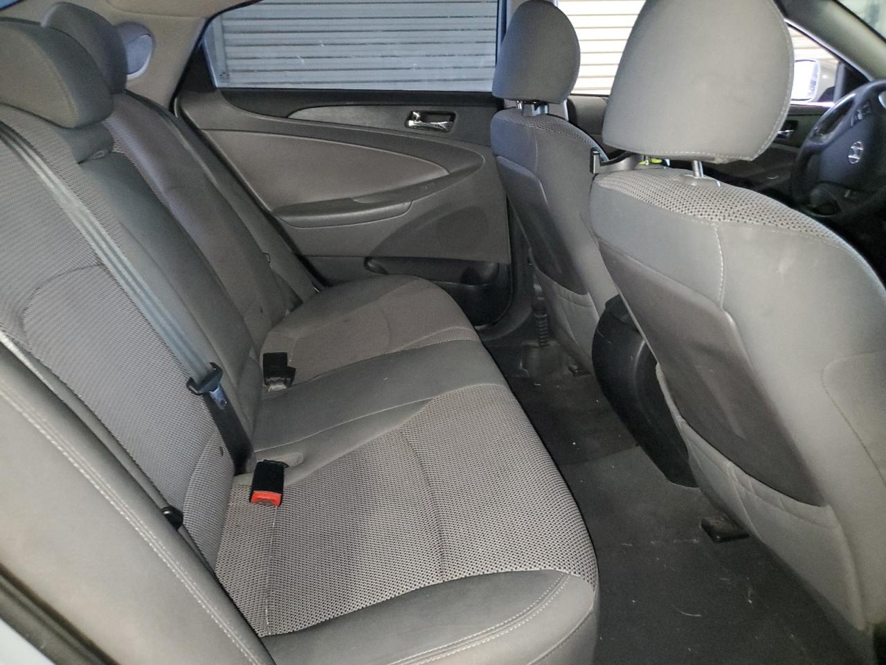 2011 Hyundai Sonata - Image 10