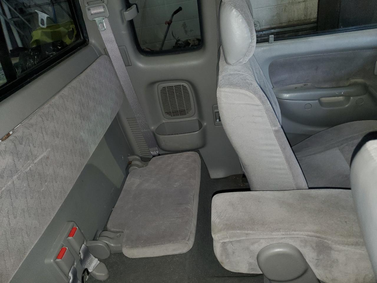 2002 Toyota Tacoma - Image 10