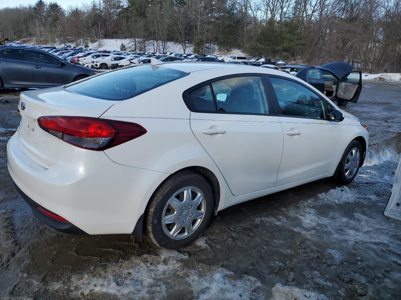 2017 Kia Forte - Image 3