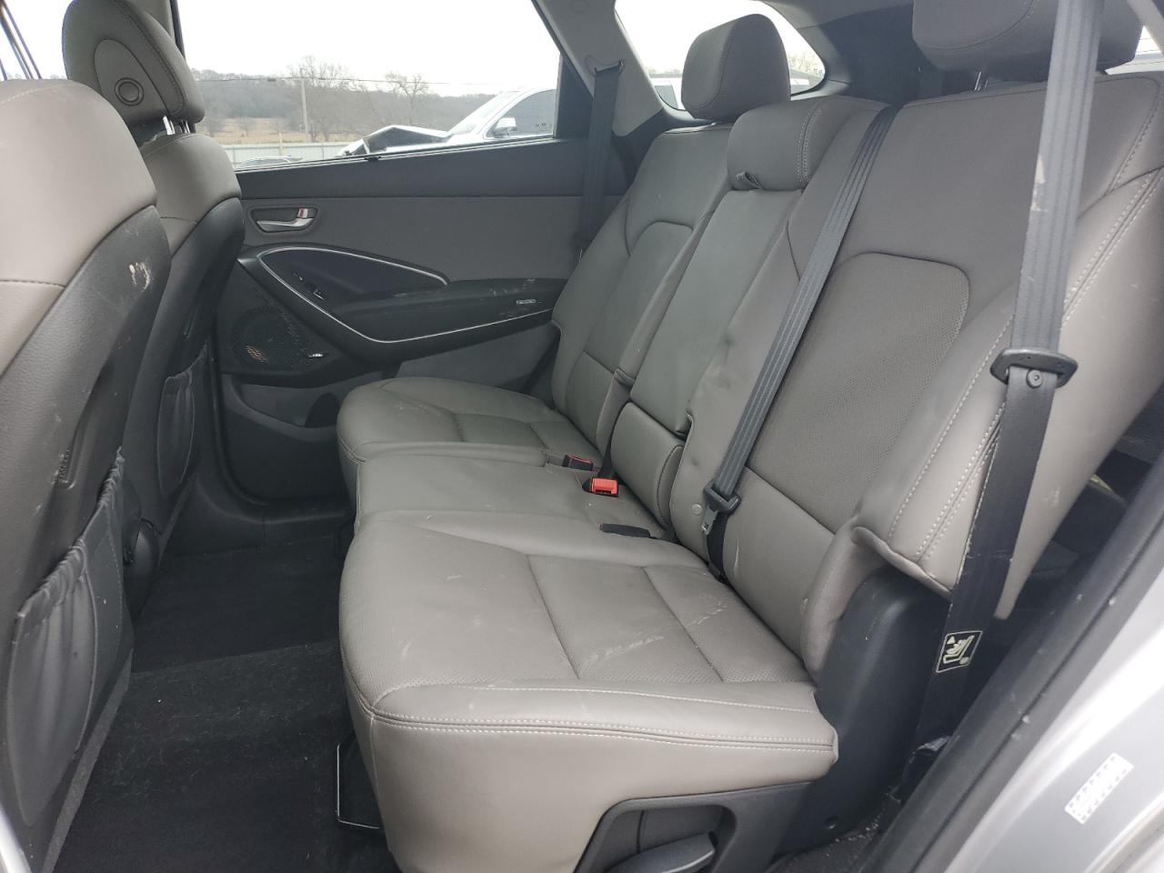 2017 Hyundai Santa Fe - Image 11
