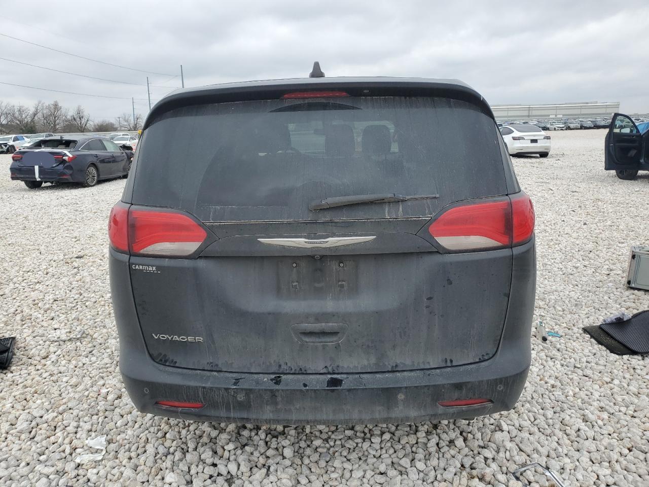 2020 Chrysler Voyager - Image 6