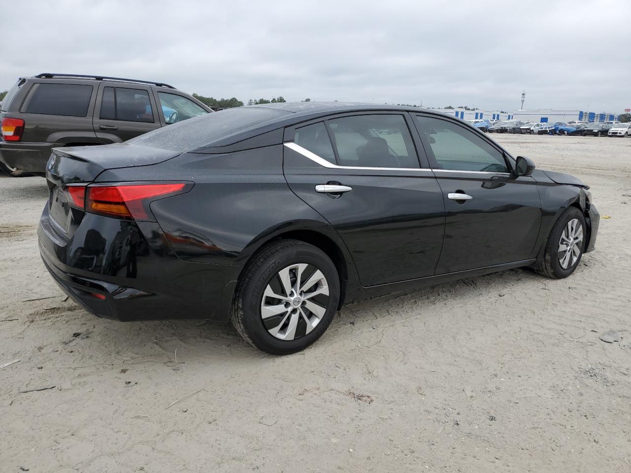 2024 Nissan Altima - Image 3