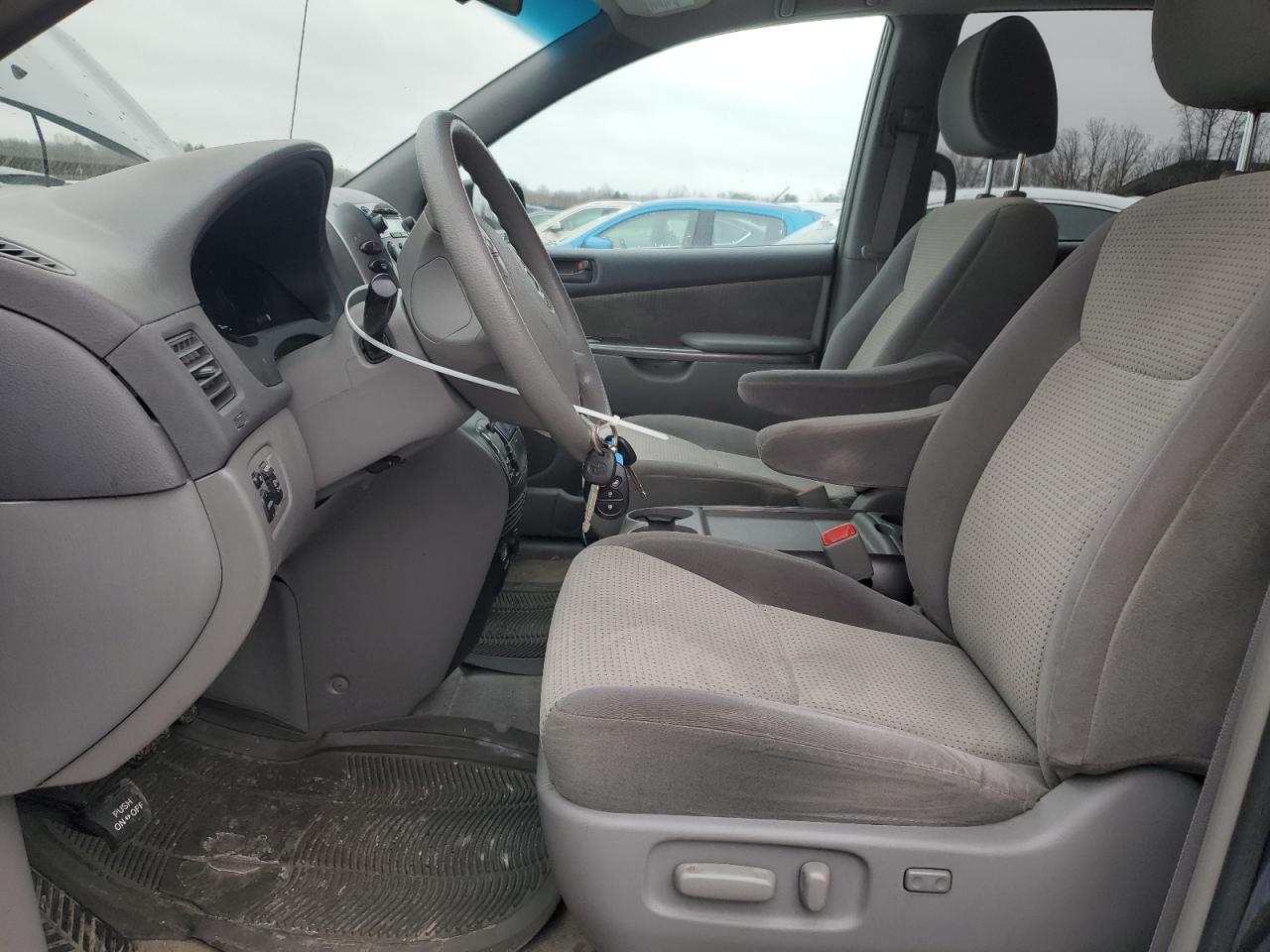 2009 Toyota Sienna - Image 8