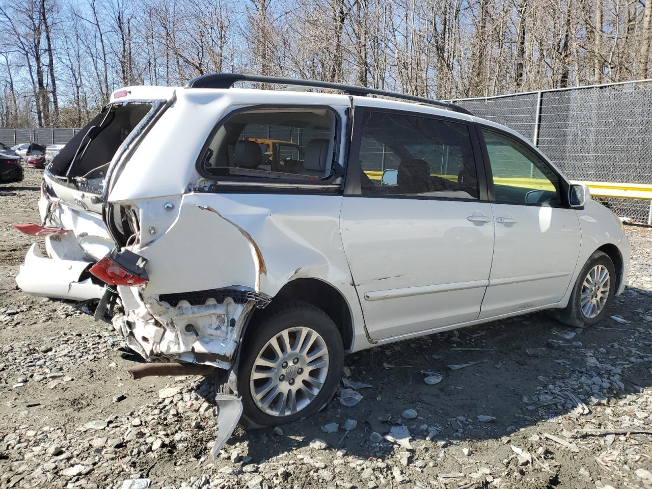 2008 Toyota Sienna - Image 3