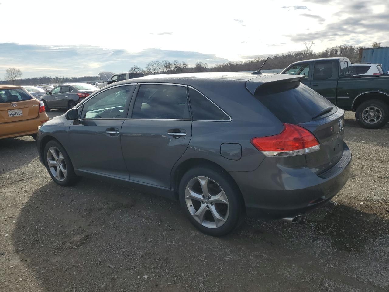 2009 Toyota Venza - Image 2