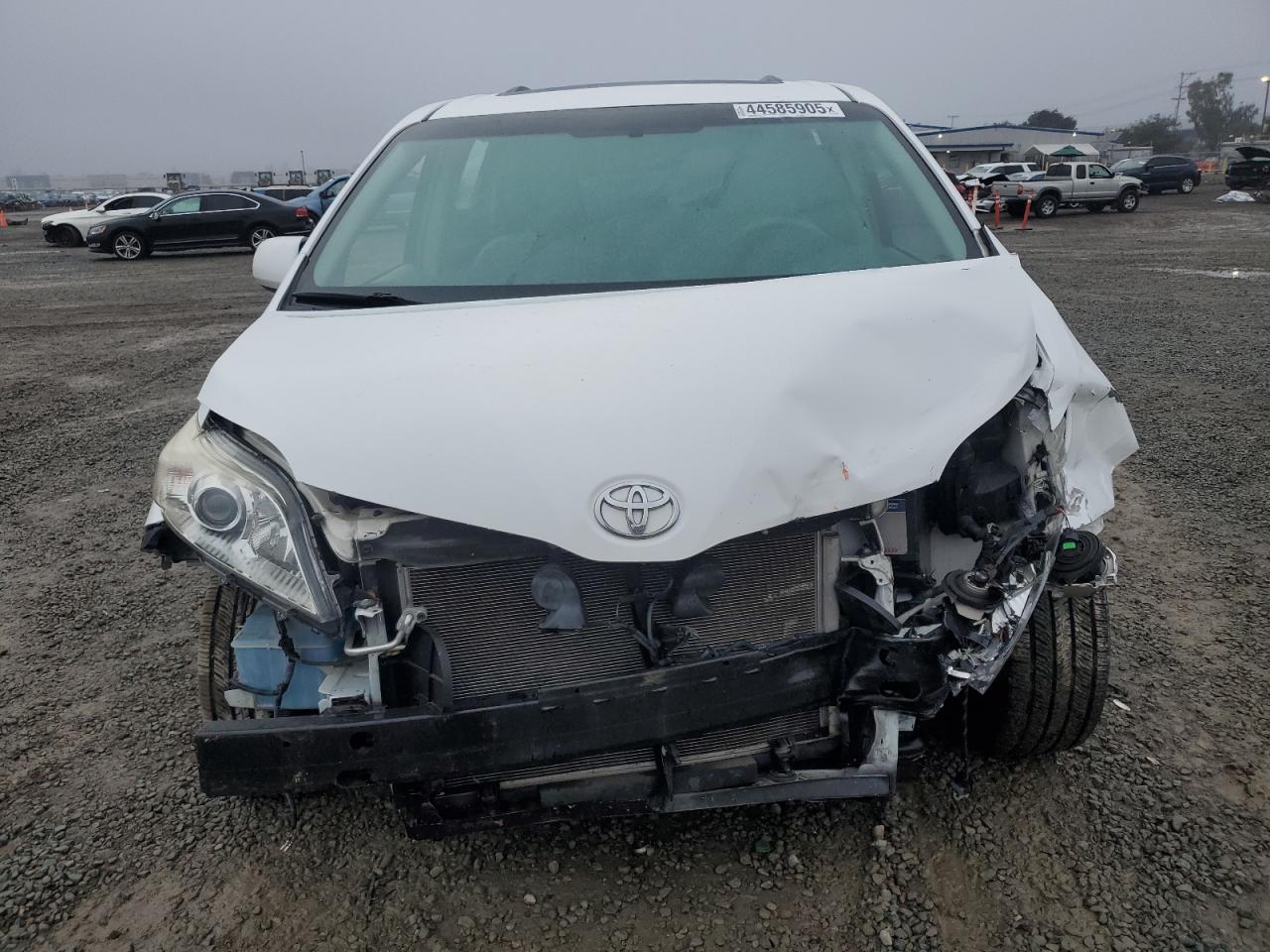 2013 Toyota Sienna - Image 5