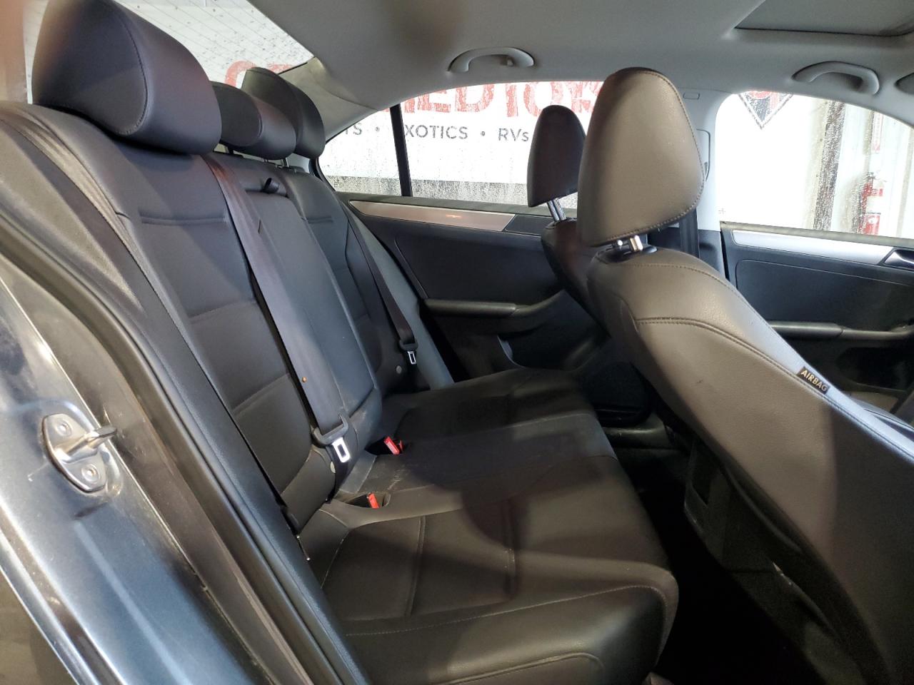 2017 Volkswagen Jetta - Image 10