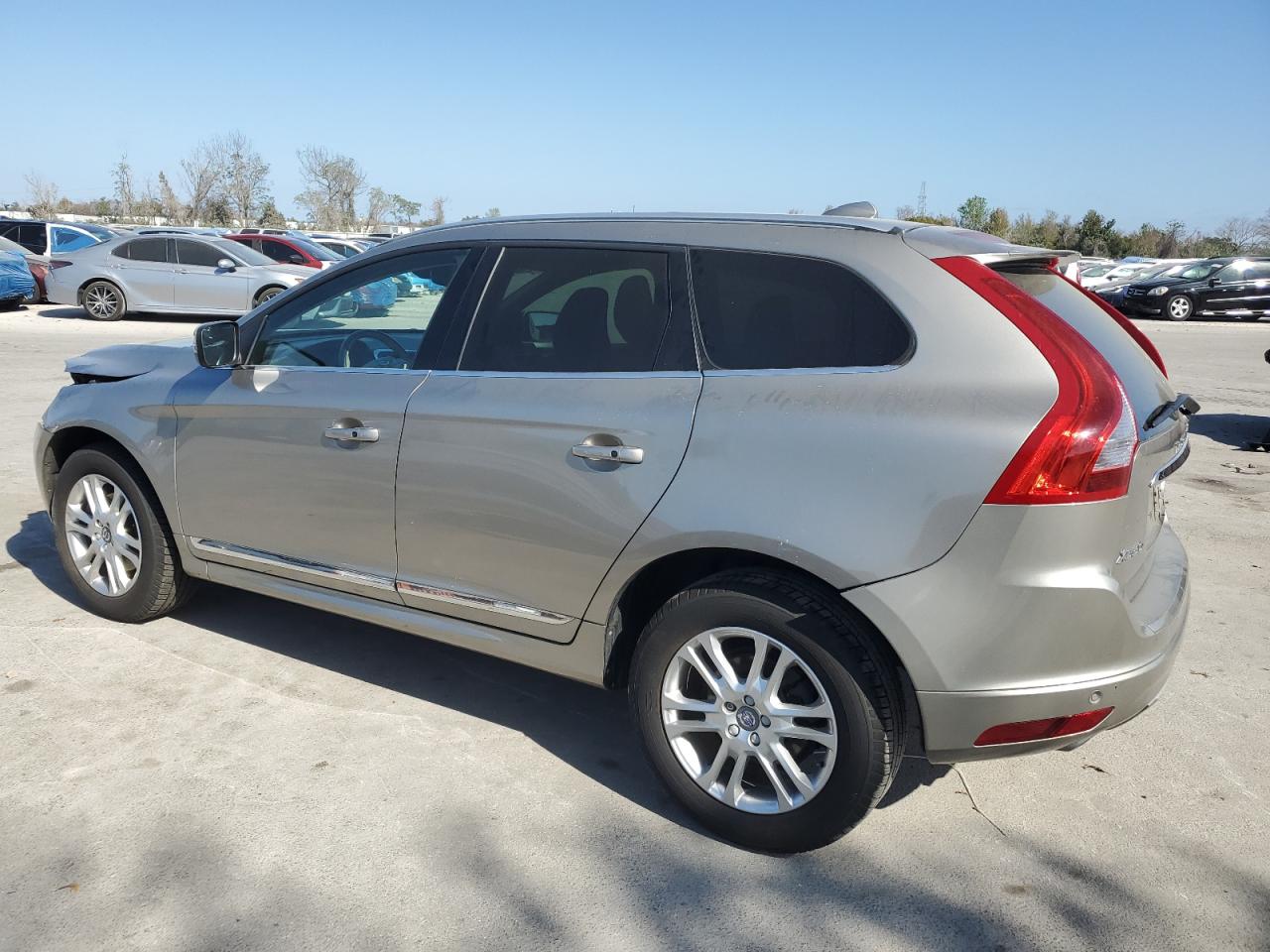 2016 Volvo XC60 - Image 2