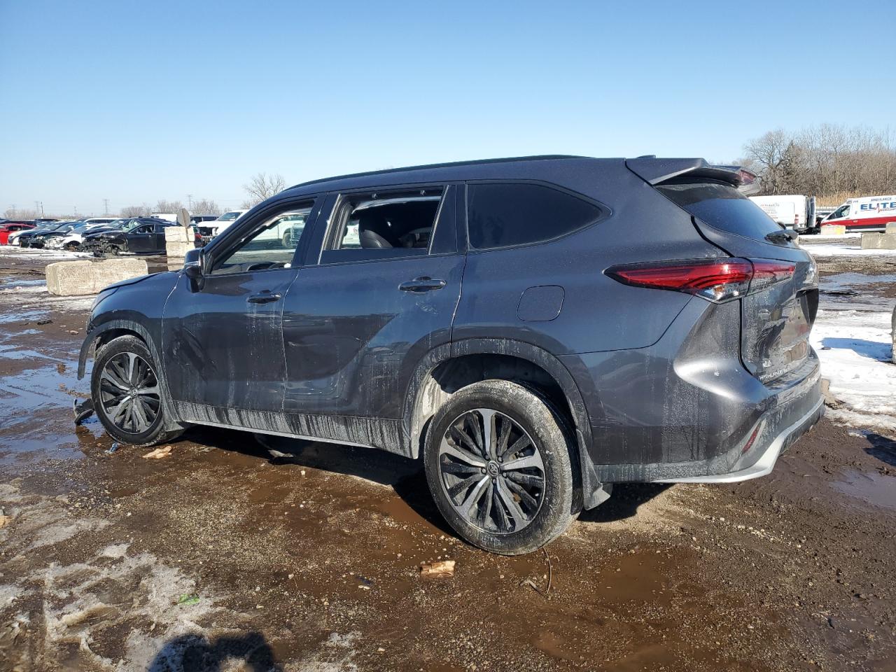2021 Toyota Highlander - Image 2