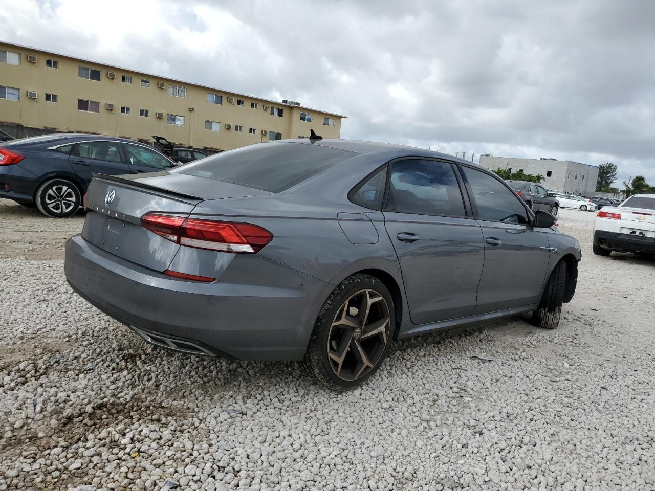 2021 Volkswagen Passat - Image 3