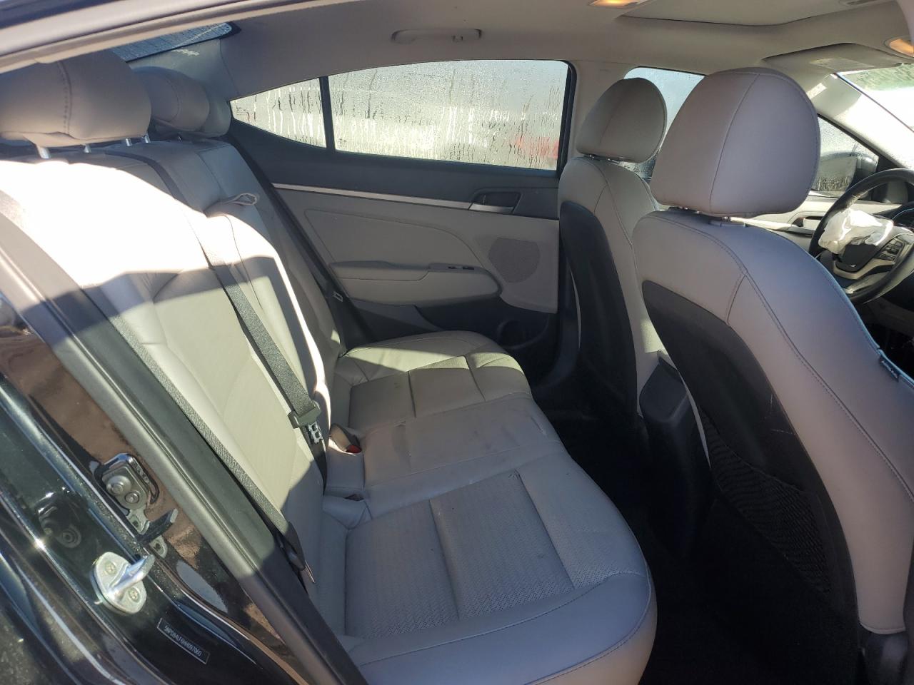 2017 Hyundai Elantra - Image 11