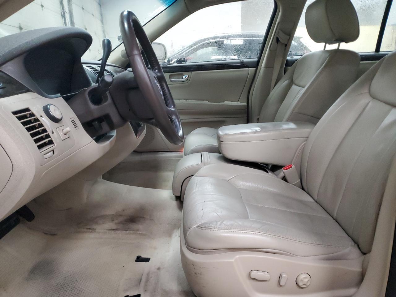 2011 Cadillac DTS - Image 7
