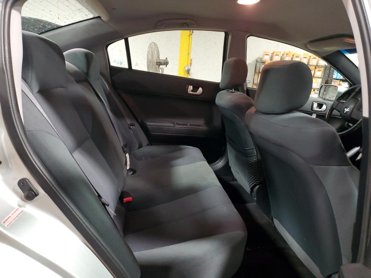 2006 Mitsubishi Galant - Image 10