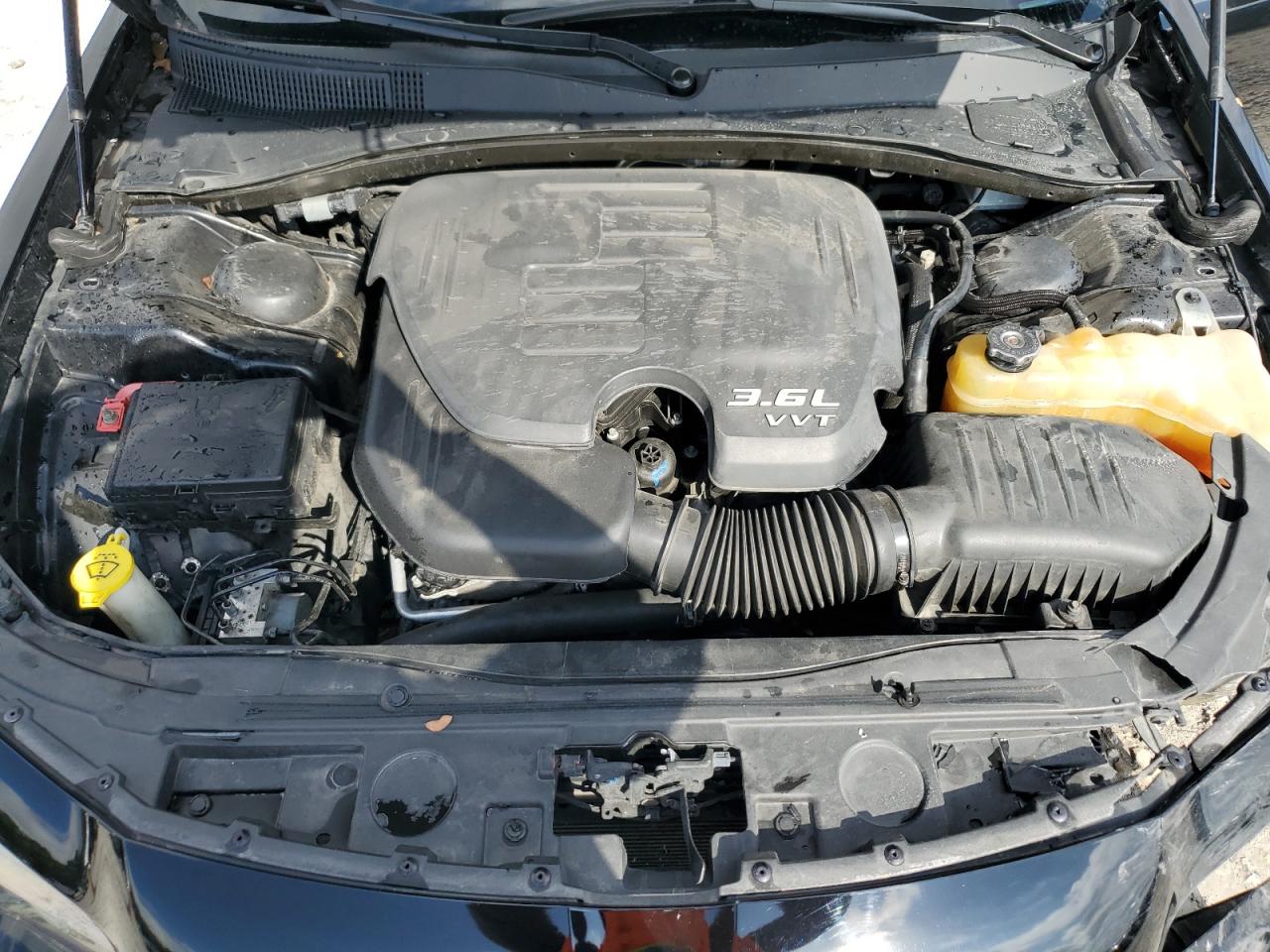2018 Chrysler 300 - Image 11