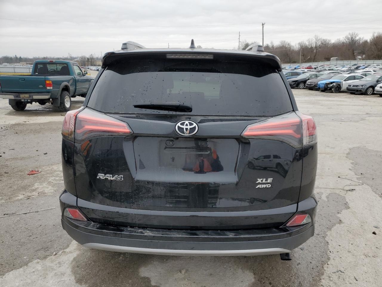2017 Toyota RAV 4 - Image 6