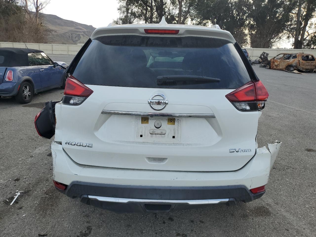 2018 Nissan Rogue - Image 6