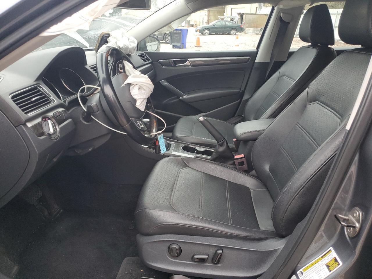 2017 Volkswagen Passat - Image 7