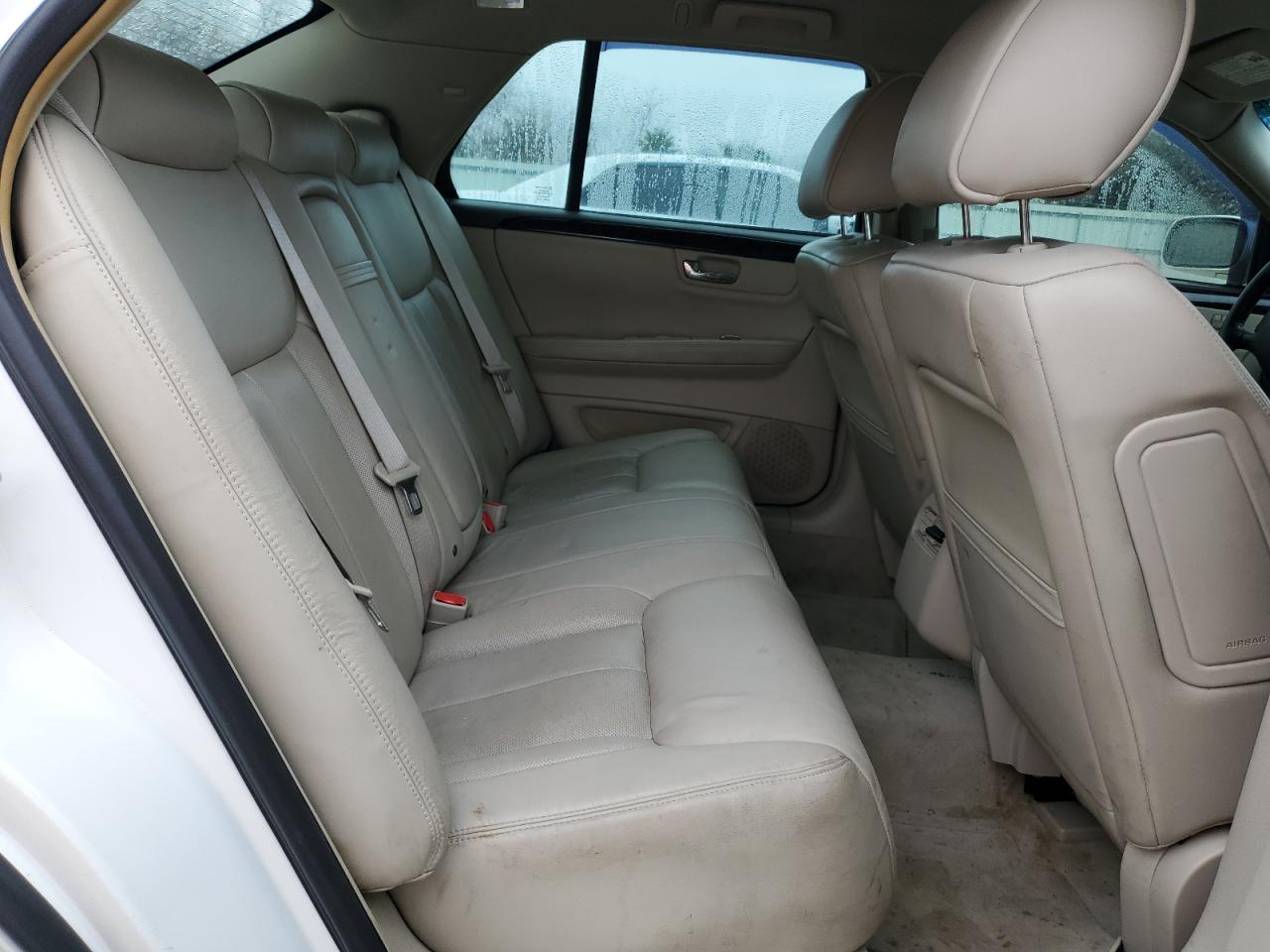 2011 Cadillac DTS - Image 10