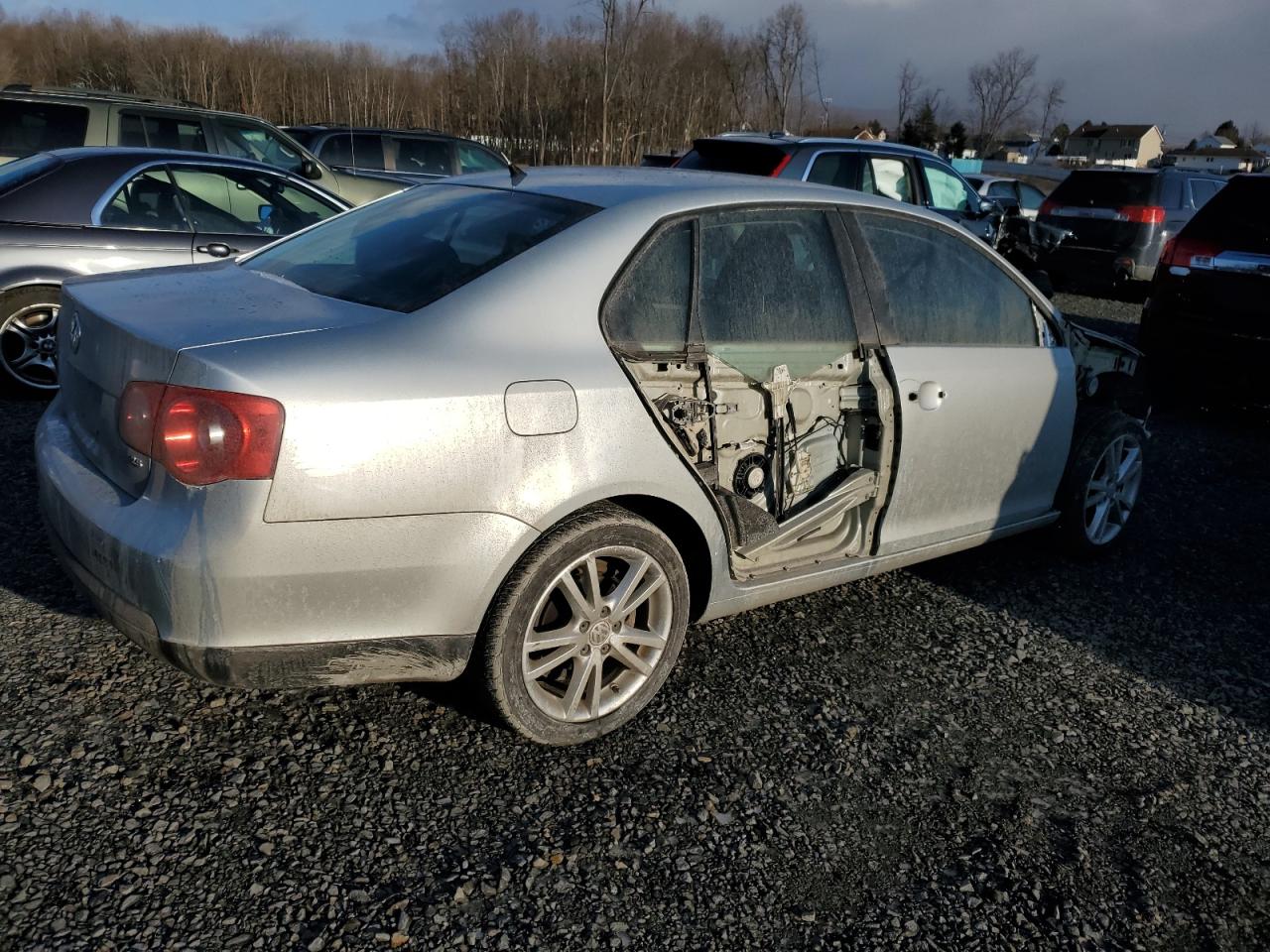 2010 Volkswagen Jetta - Image 3