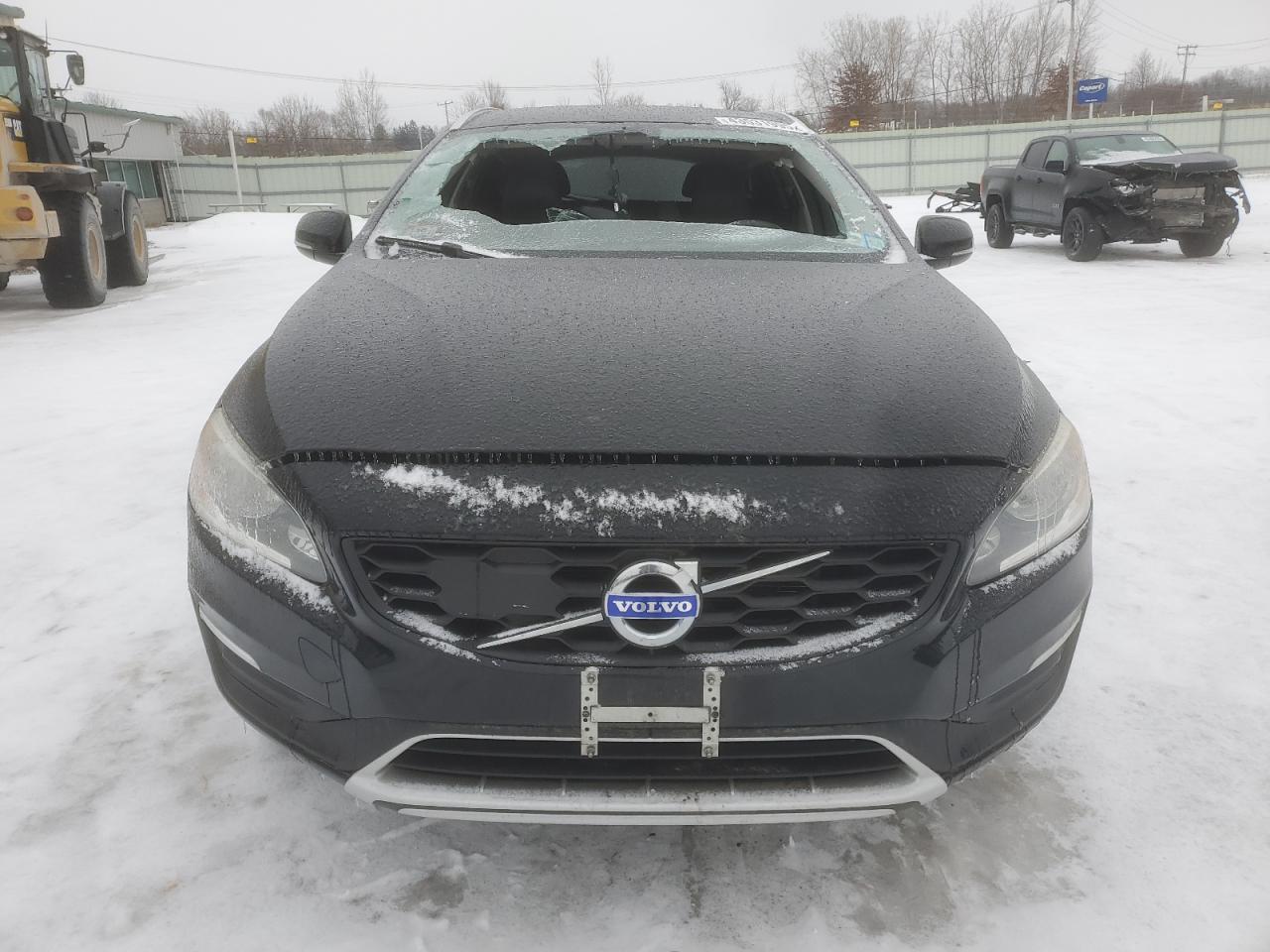 2017 Volvo V60 - Image 5