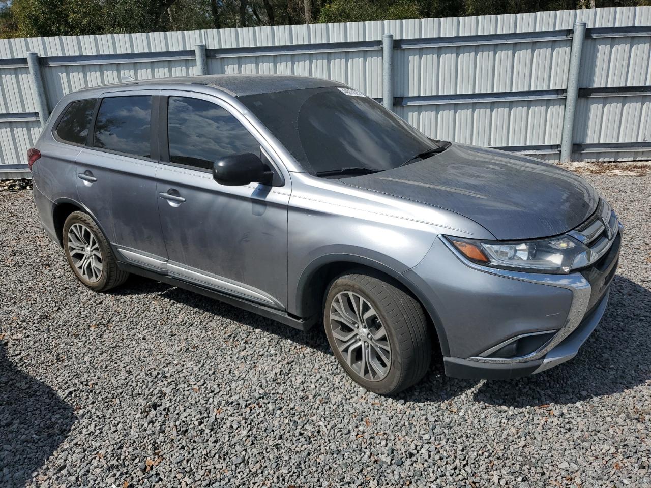 2017 Mitsubishi Outlander - Image 4
