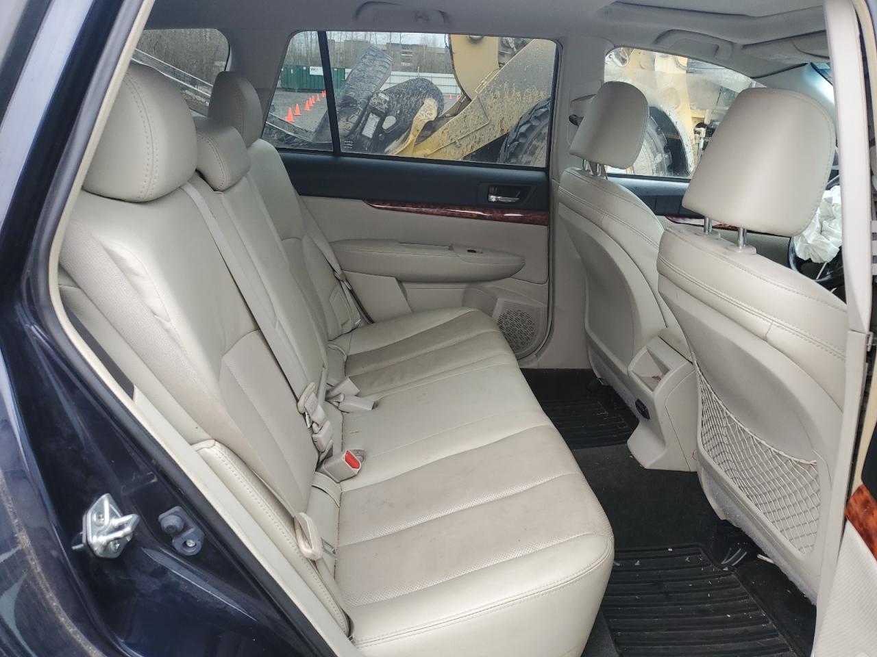 2012 Subaru Outback - Image 11