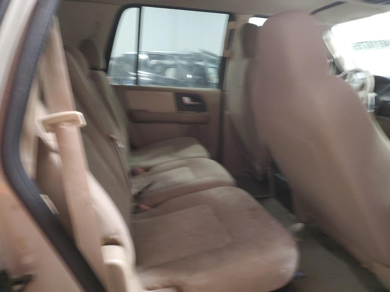 2004 Ford Expedition - Image 11
