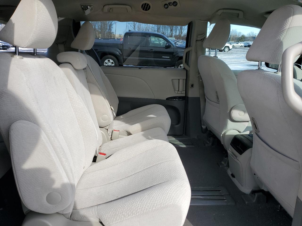 2011 Toyota Sienna - Image 12