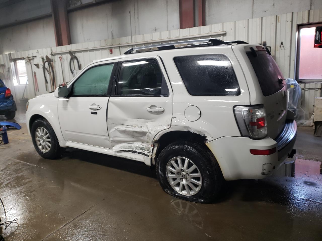 2010 Mercury Mariner - Image 2