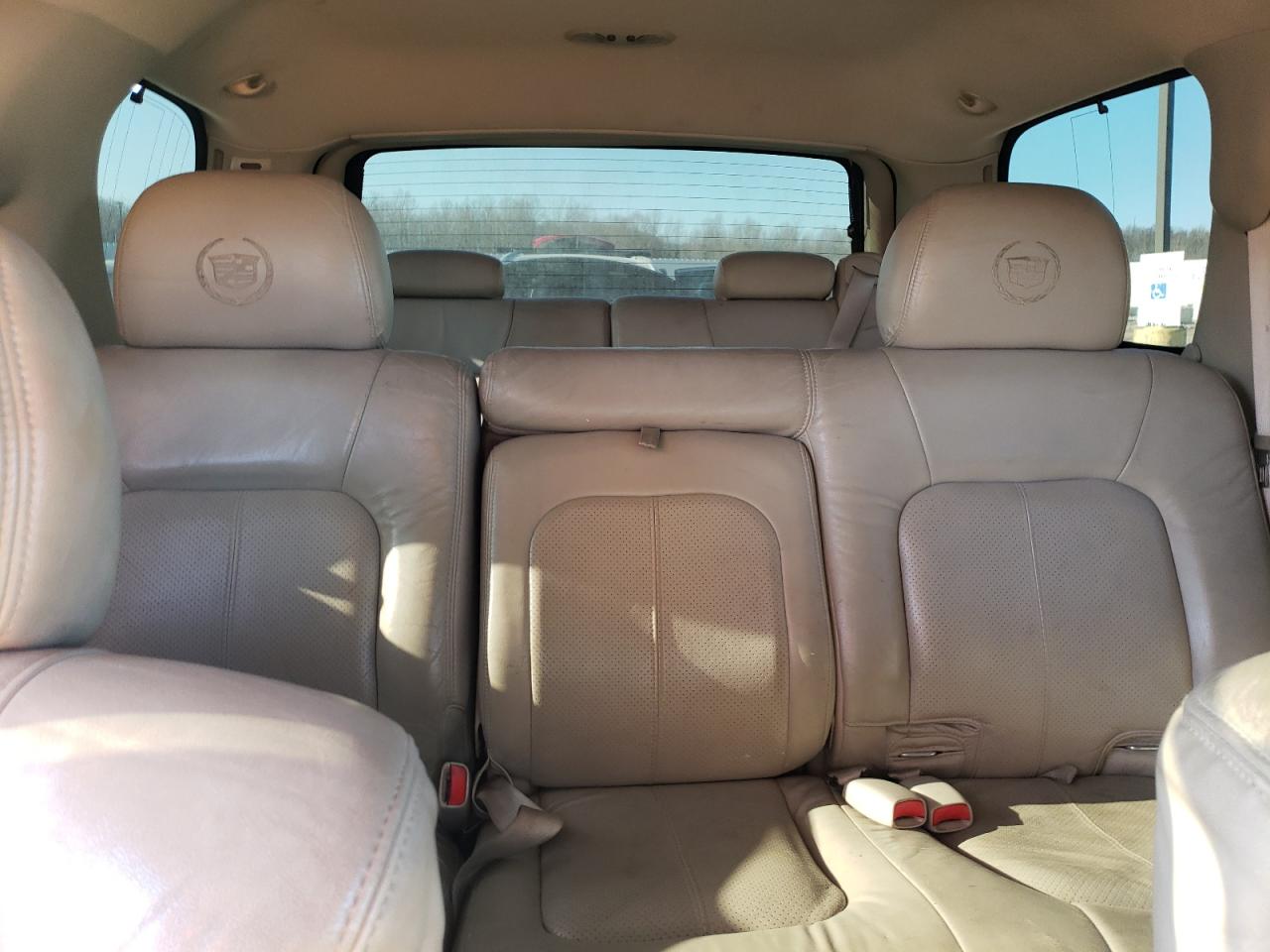 2002 Cadillac Escalade - Image 10