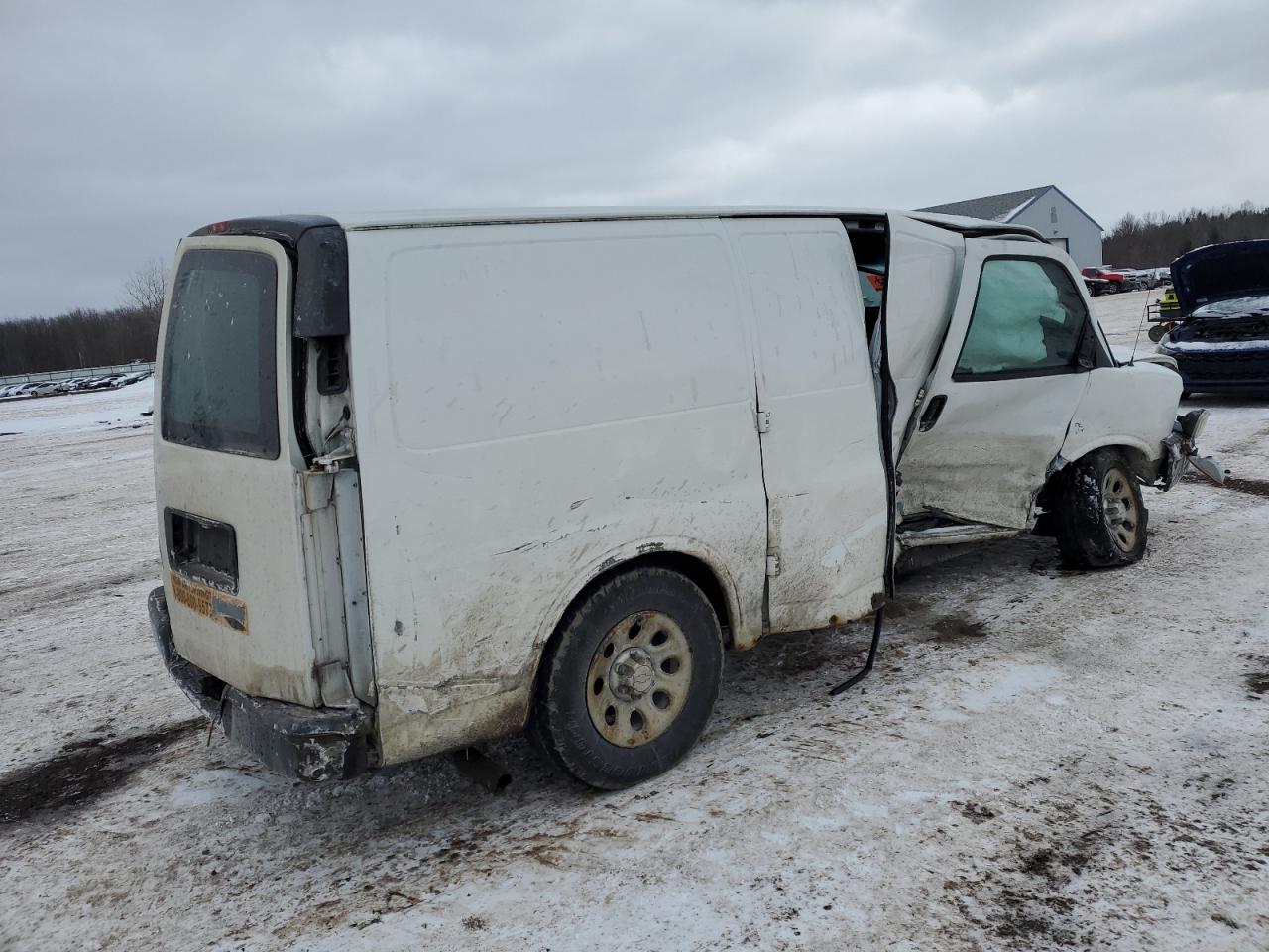 2014 Chevrolet Express - Image 3