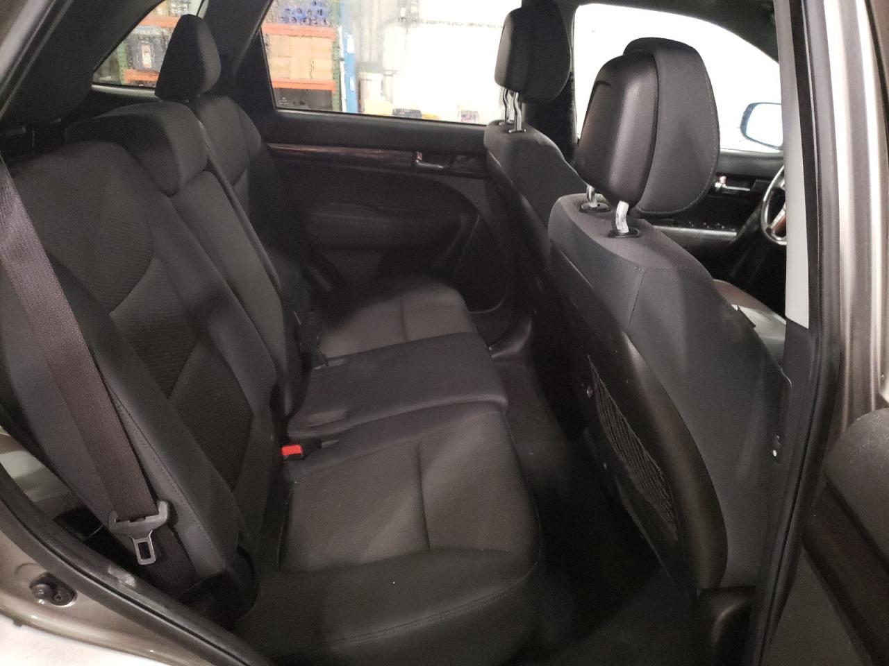 2011 Kia Sorento - Image 11